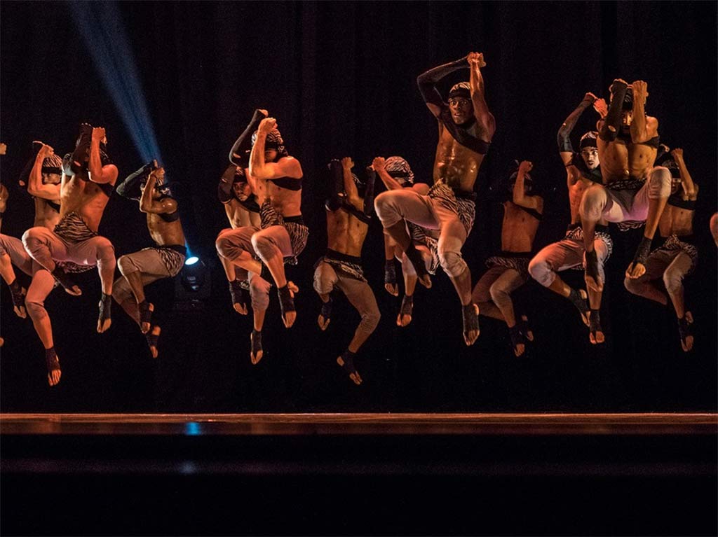 Danza Contemporanea Di Cuba Festegger Il Suo Anniversario Con I