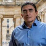 Senatore denuncia persecuzione per difendere i giovani nelle manifestazioni in Colombia
