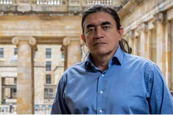 Senatore denuncia persecuzione per difendere i giovani nelle manifestazioni in Colombia