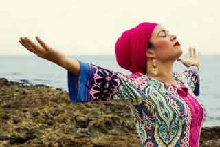 Artista cubana inaugura un festival online negli Stati Uniti