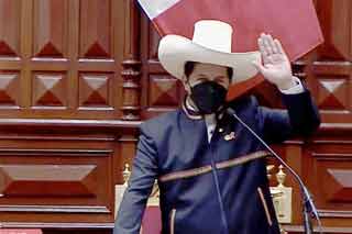 Castillo giura come presidente del Perù e per una nuova costituzione